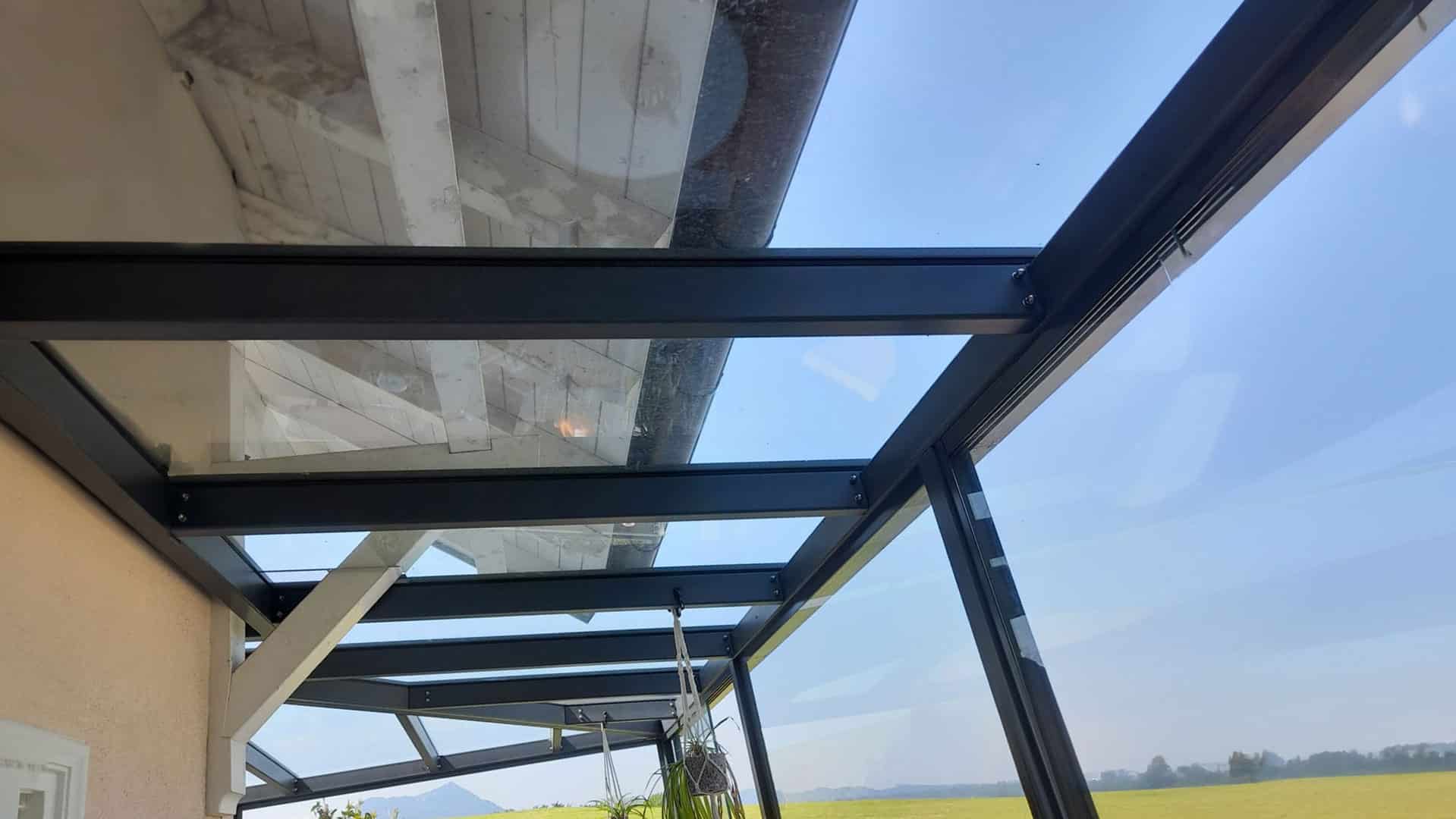 Mondsee Terrassenüberdachung VGS Ansicht Stahldach | Pichler Metallbau Referenzen